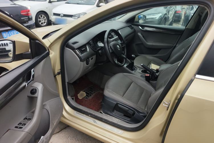 Used Skoda Octavia 2015 1.6L Manual Yijun Edition Driver Seat