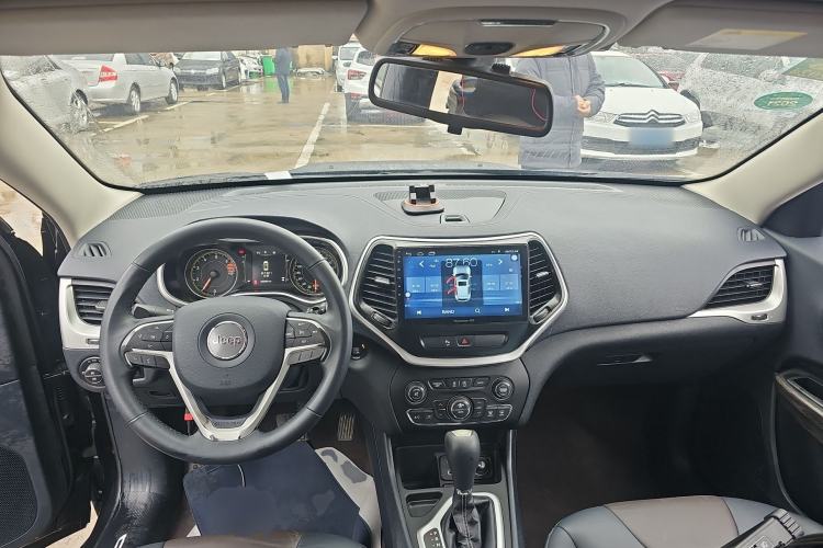 Used Jeep Cherokee 2016 2.4L Leading Edition
