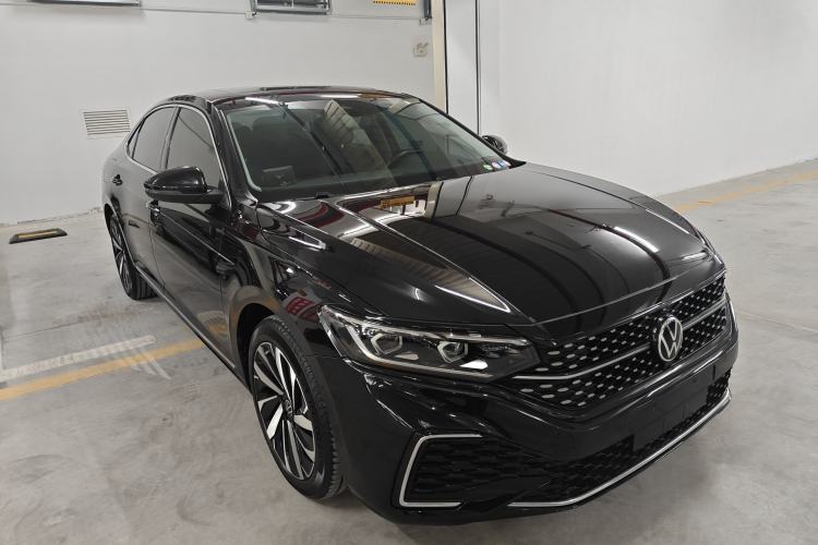 Used Volkswagen Passat 2022 330TSI Starry Luxury Edition – Exclusive Special Edition