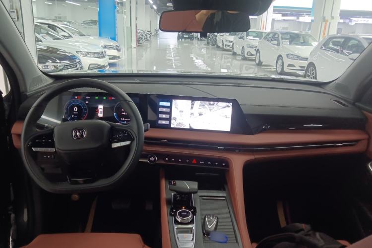 Used CHANGAN CS75 PLUS 2024 3rd Generation Champion Edition 1.5T Intelligent Drive Dynamic Model Center Console