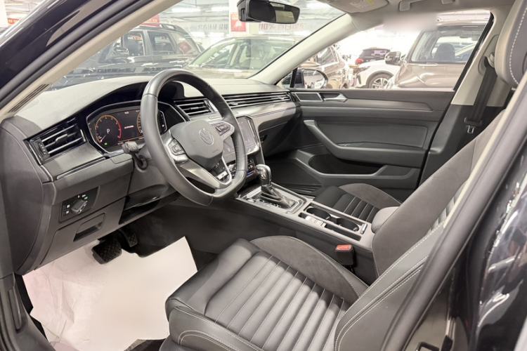 Used Volkswagen Magotan 2020 330TSI DSG Leading Model Interior 5