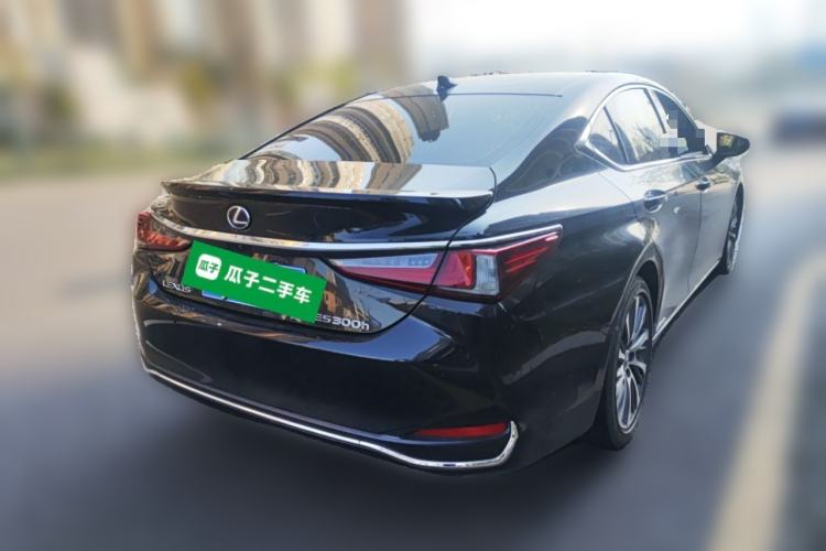 Used Lexus ES 2020 300h Deluxe Edition
