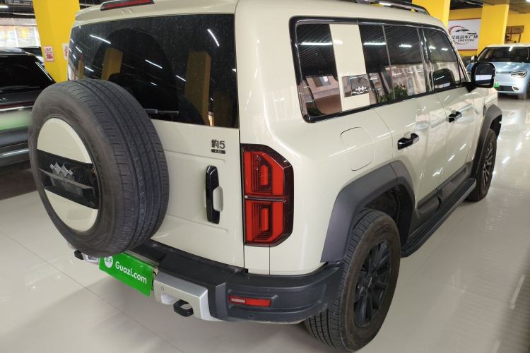 Used Formula Leopard 5 2023 Navigator Edition