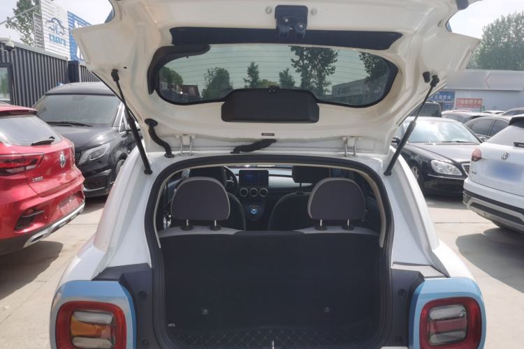 Used ORA Black Cat 2021 301 km Basic Version Trunk