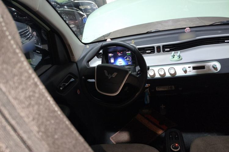 Used Wuling Hongguang MINIEV 2022 Macaron Premium Model – Lithium Iron Phosphate Steering Wheel