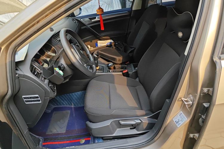 Used Volkswagen Golf 2016 1.6L Manual Fashion Edition
