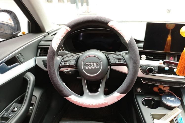 Used Audi A4L 2020 40 TFSI Luxury Dynamic Model Steering Wheel