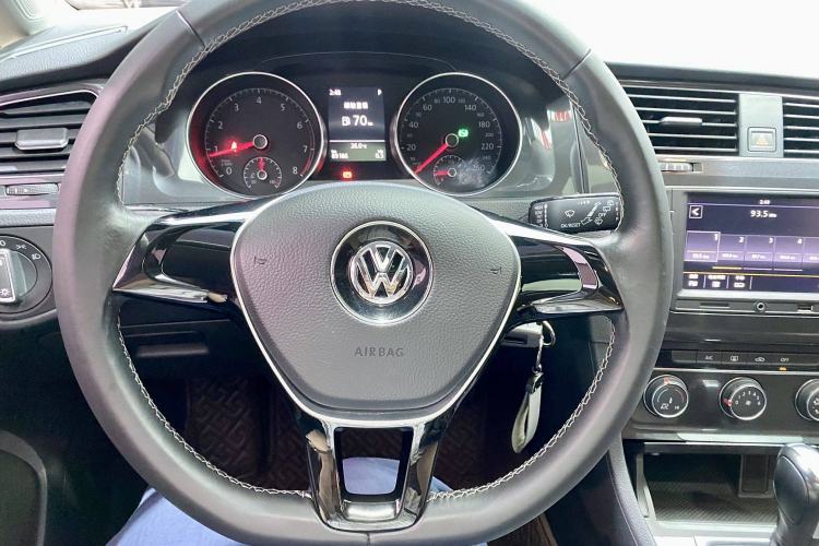 Used Volkswagen Golf 2017 1.6L Automatic Comfort Million-Vehicle Anniversary Edition