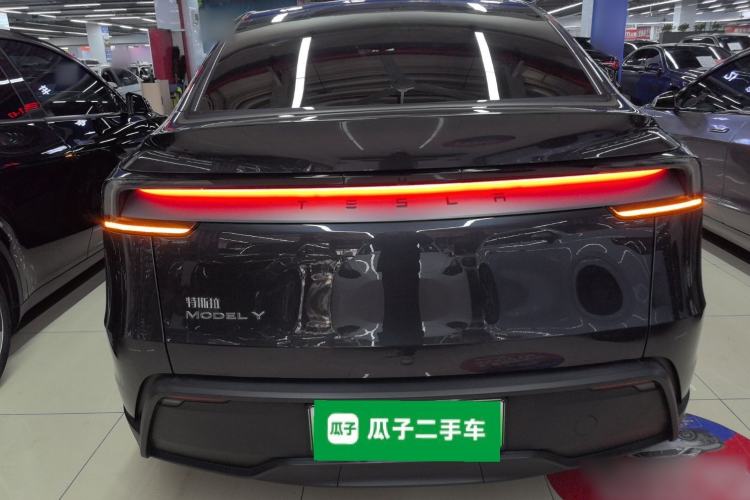 Used Tesla Model Y 2025 Rear-Wheel-Drive Version