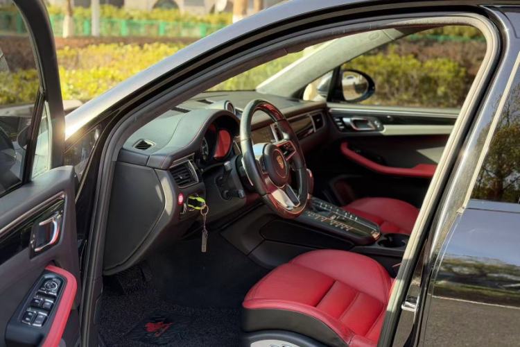 Used Porsche Macan 2017 Macan Turbo 3.6T
