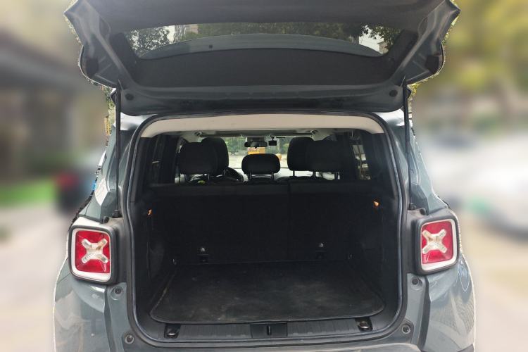 Used Jeep Renegade 2016 1.4T Automatic Smart Edition Trunk