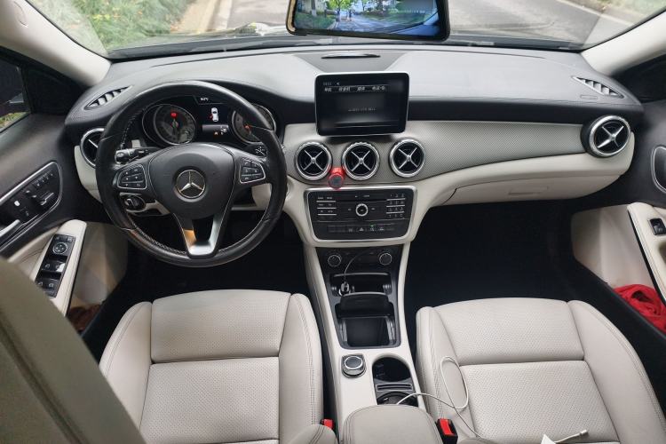 Used Mercedes-Benz GLA 2016 GLA 200 Fashion Model Center Console