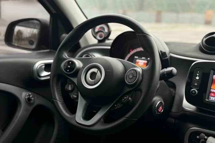 Used smart forfour 2016 0.9T 66 kW Pioneer Edition
