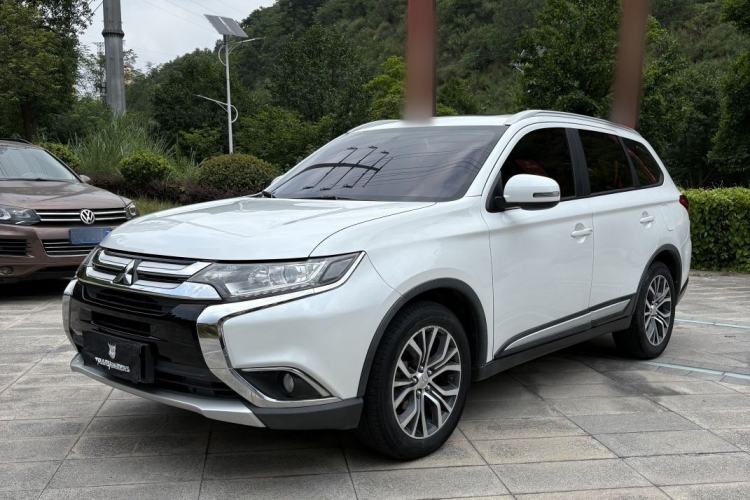Used Mitsubishi Outlander 2017 2.0L Two-Wheel Drive Glory Edition 5 Seats Guazi used car, China used car export, Used car for sale, Used  cars, Cheapest cars for sale