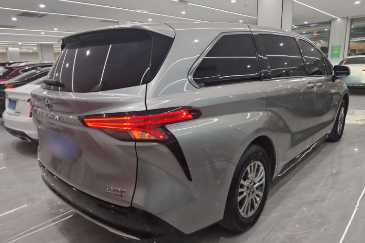 Used Toyota Sienna 2021 2.5L Hybrid Premium Edition