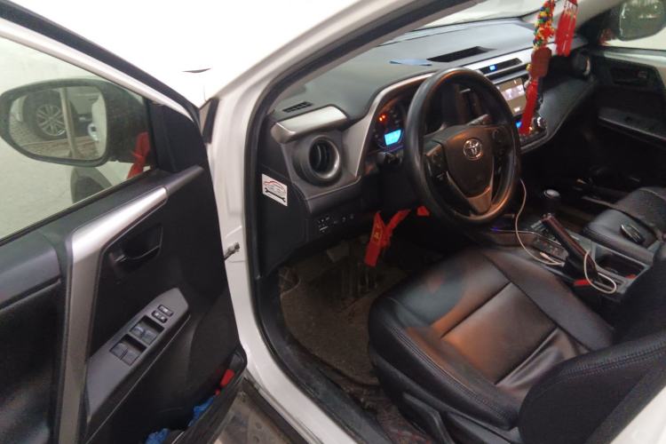 Used Toyota RAV4 2016 2.0L CVT Two-Wheel Drive Fashion Edition China V Standard