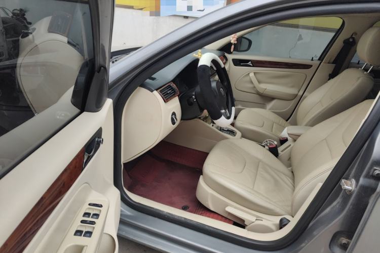 Used Volkswagen Bora 2012 1.6L Automatic Comfort Edition Driver Seat