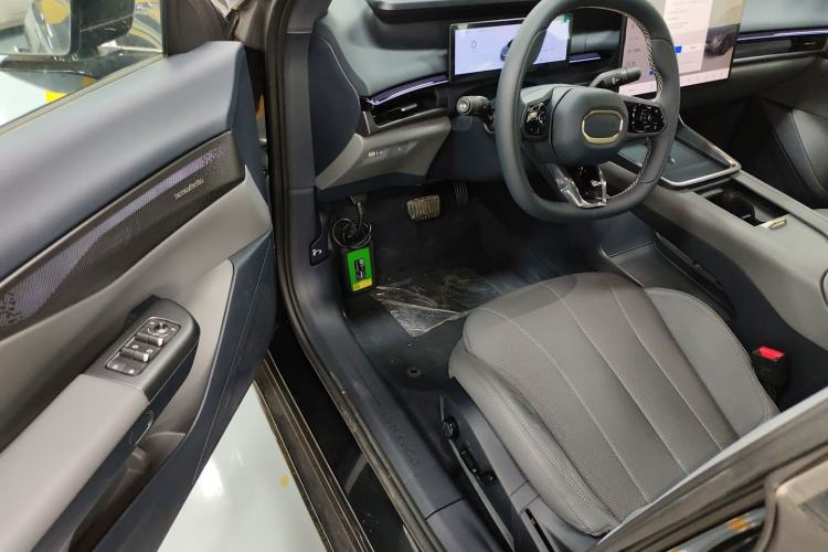 Used Lynk & Co 07 2024 EM-P 126 Long-Range Halo Driver Seat