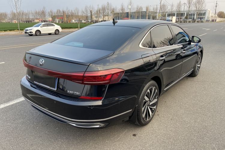 Used Volkswagen Passat 2022 330TSI Luxury Edition Exterior 4