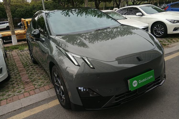 Used Lynk & Co Z20 2025 530 km Range Rear-Wheel Drive Max Front Right 45 Deg