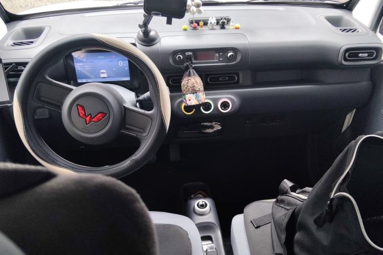 Used Wuling Zhiguang New Energy 2025 Model 305km Ambitious Edition Center Console