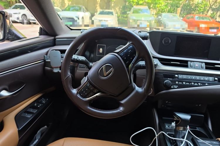 Used Lexus ES 2020 300h Premier Edition