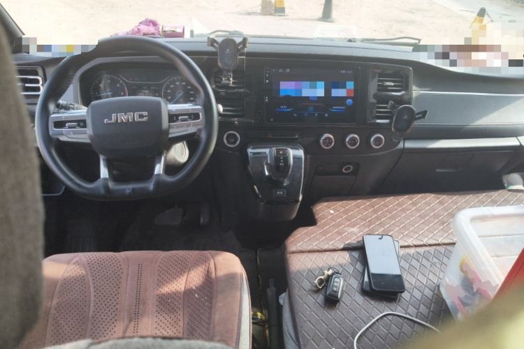 Used JMC Fushun 2023 2.0T Automatic Long-Wheelbase Mid-to-High Roof Commercial Van-Type Transport Vehicle – 2/3 Seats
