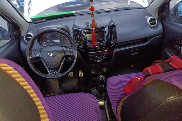 Used Great Wall M4 2014 1.5L Manual Comfort Model Center Console