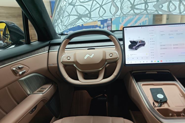 Used ONVO Luxeed L90 2025 Model—Ultra Six-Seater Version
