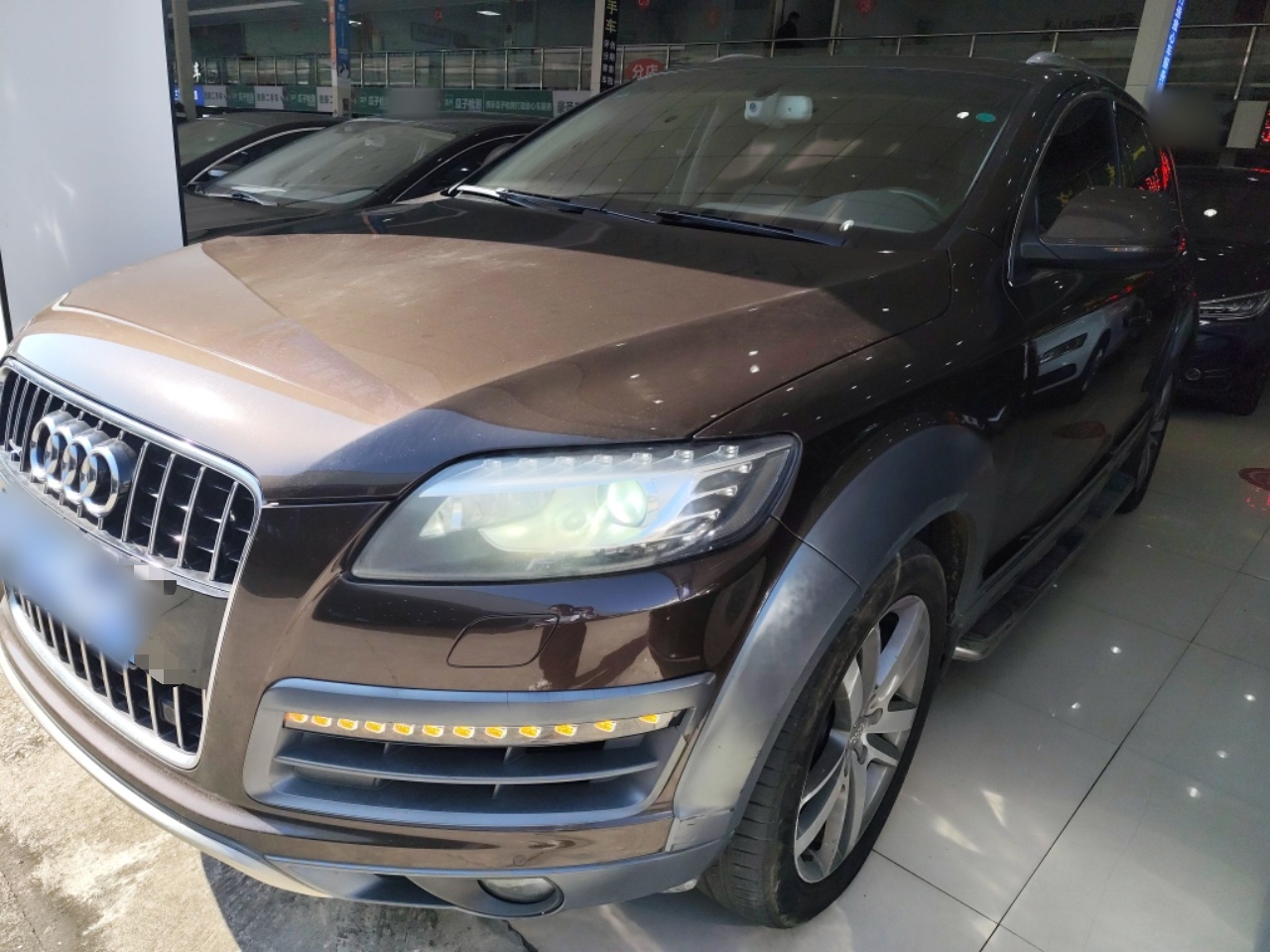 Под передней частью автомобиля