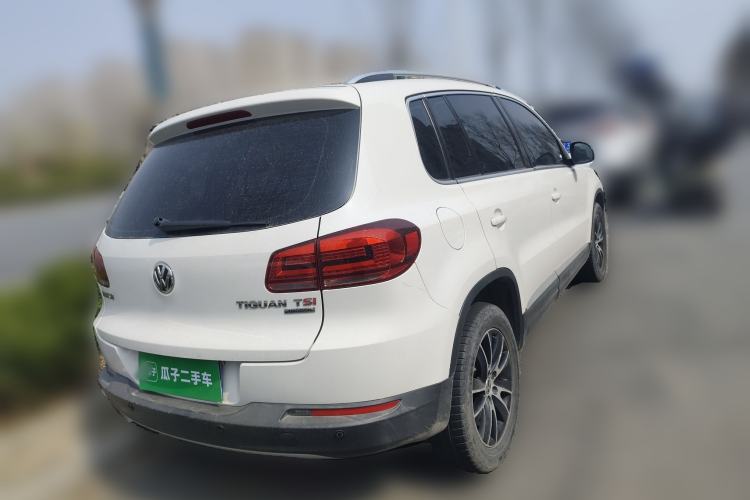 Used Volkswagen Tiguan 2015 1.8TSI Automatic All-Wheel-Drive Luxury Model Rear Right 45 Deg