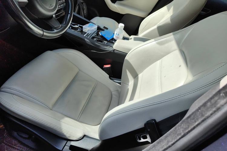 Used Jaguar F-PACE 2016 2.0T Two-Wheel Drive Urban Luxury Edition