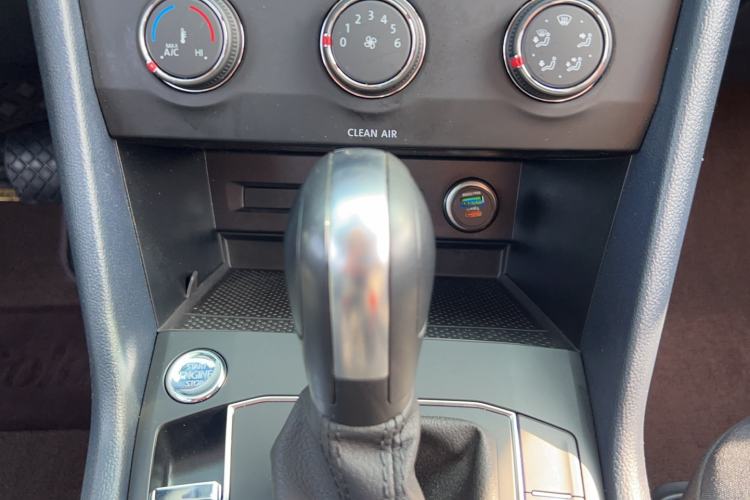 Used Volkswagen Tharu 2024 300TSI Two-Wheel-Drive Crescent Edition Interior 12