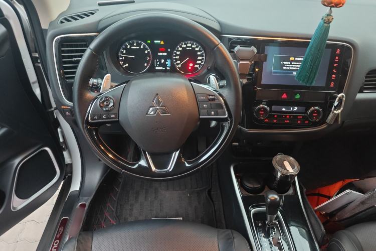 Used Mitsubishi Outlander 2018 2.4L 4x4 Prestige Edition 7 Seats Steering Wheel