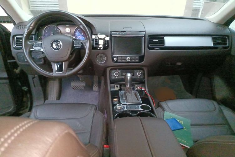 Used Volkswagen Touareg 2016 3.0 TSI Standard Version Center Console