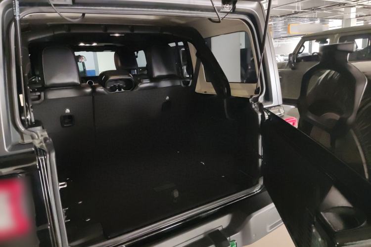 Used Jeep Wrangler 2019 2.0T Sahara Four-Door Version China VI Emission Standard