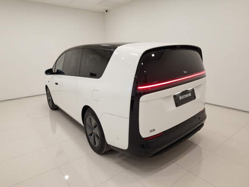 Used Li Auto MEGA 2025 Ultra Smart Refreshed Edition — 3