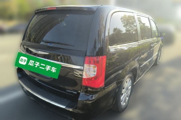 Used Chrysler Grand Voyager 2013 3.6L Luxury Edition Exterior 5