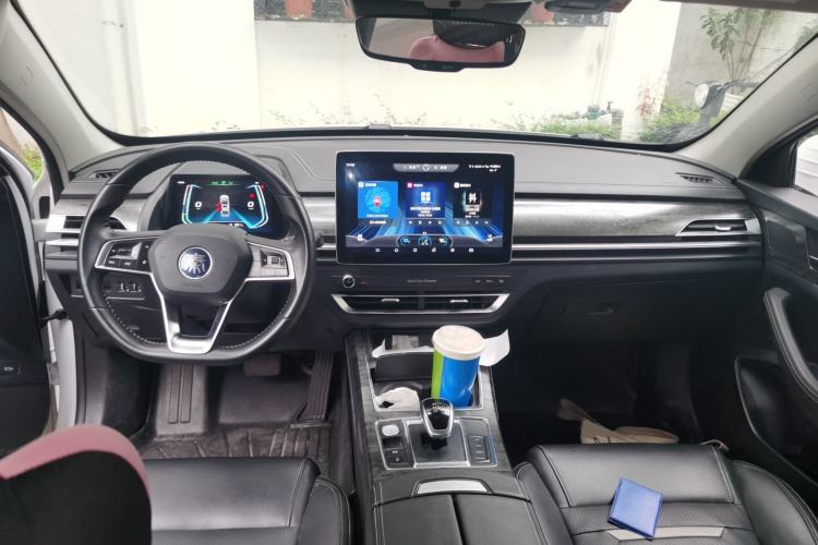 Used BYD Qin Pro New Energy 2018 DM 1.5TI Automatic Smart Connect Enjoyment Model Center Console