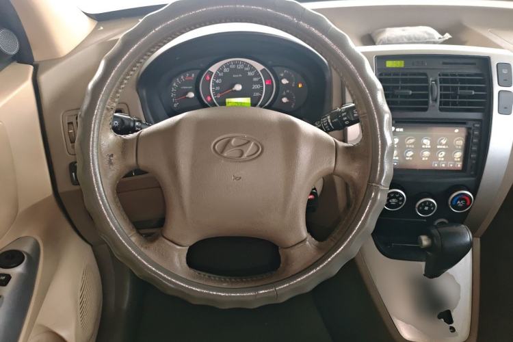 Used Hyundai Tucson 2009 2.0L Automatic Two-Wheel Drive with Sunroof Steering Wheel