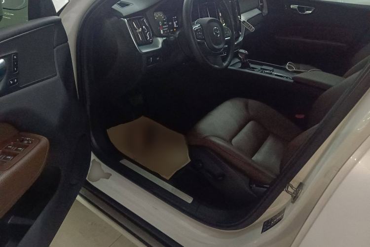 Used Volvo XC60 2021 T5 4x4 Smart Luxury Edition