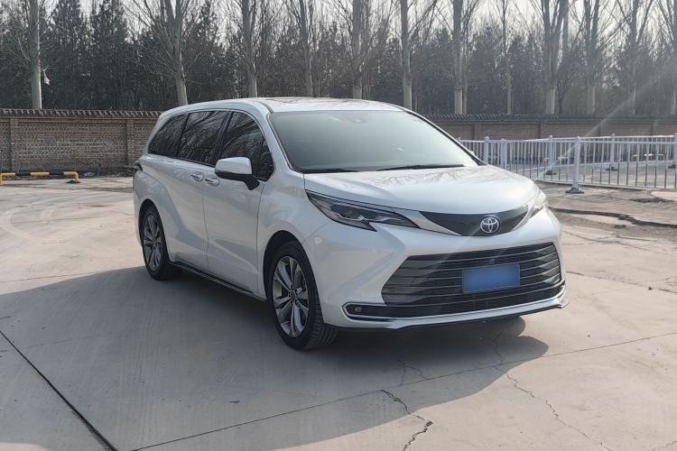Used Toyota Sienna 2023 2.5L Hybrid Deluxe Edition

