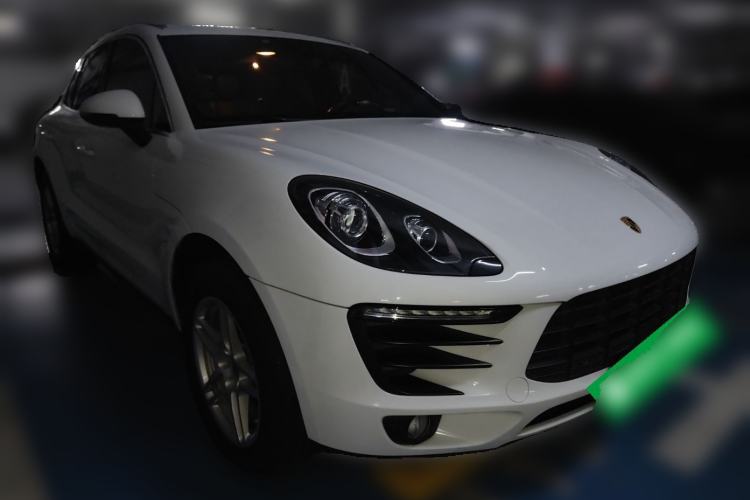 Used Porsche Macan 2016 Macan 2.0T Front Right 45 Deg