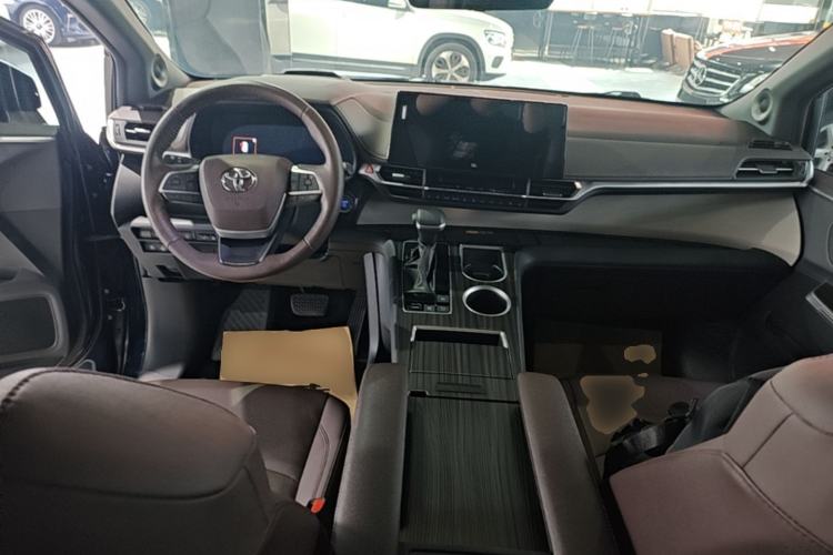 Used Toyota Granvia 2022 2.5L Hybrid Flagship Edition Center Console