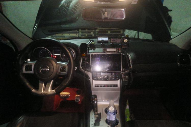 Used Jeep Grand Cherokee SRT 2012 6.4L SRT8 Center Console