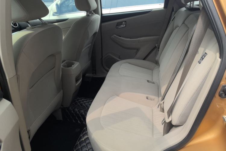 Used Venucia T70 2015 2.0L CVT Smart Choice Edition
