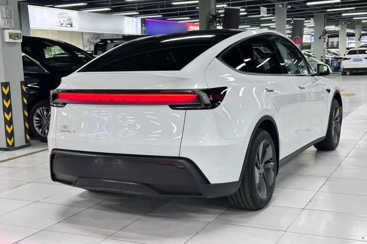 Used Tesla Model Y 2026 Rear-Drive Model Exterior 7