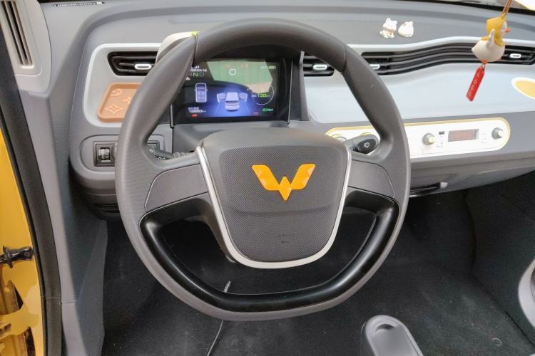Used Wuling Hongguang MINIEV 2022 Macaron Premium Model – Lithium Iron Phosphate Steering Wheel