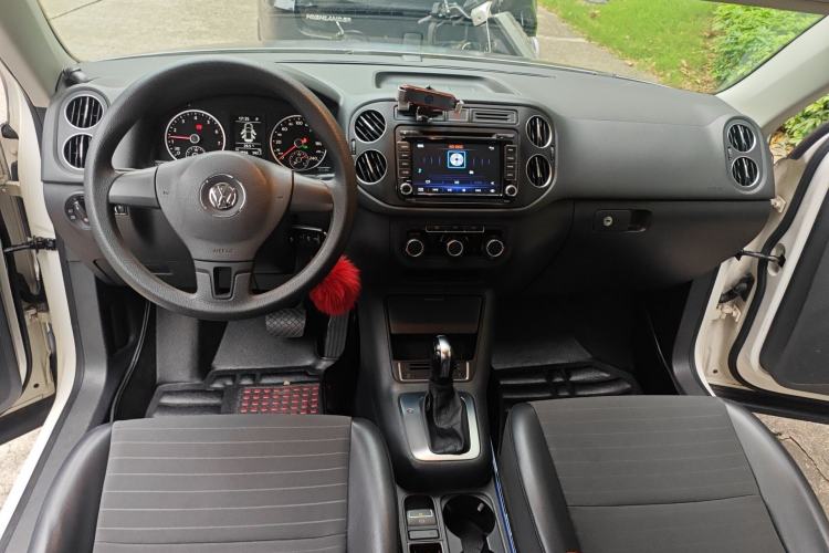 Used Volkswagen Tiguan 2015 1.8TSI Automatic Two-Wheel Drive Trend Edition Center Console