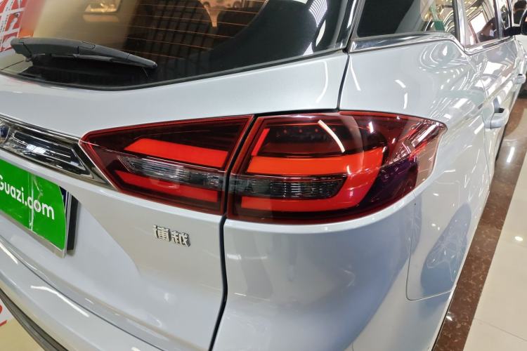 Used Geely Auto Emgrand X7 Sport 2018 1.8TD Automatic Two-Wheel Drive Zhiya Model Right Rear Taillight